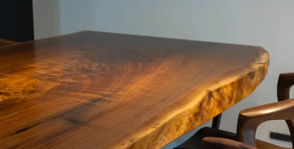 Bien choisir sa table en bois massif : critères essentiels pour faire le bon choix