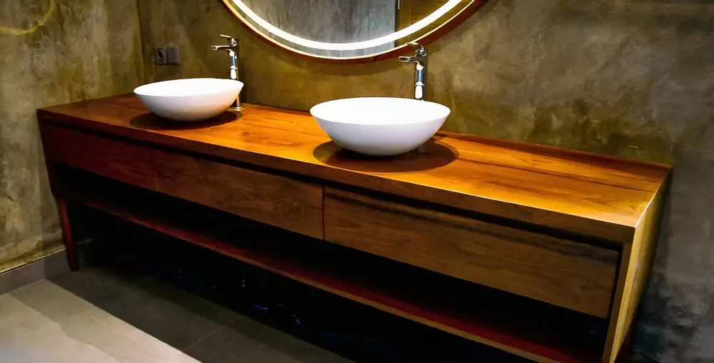 Les essences de bois massif : chêne, hêtre et teck pour un intérieur durable