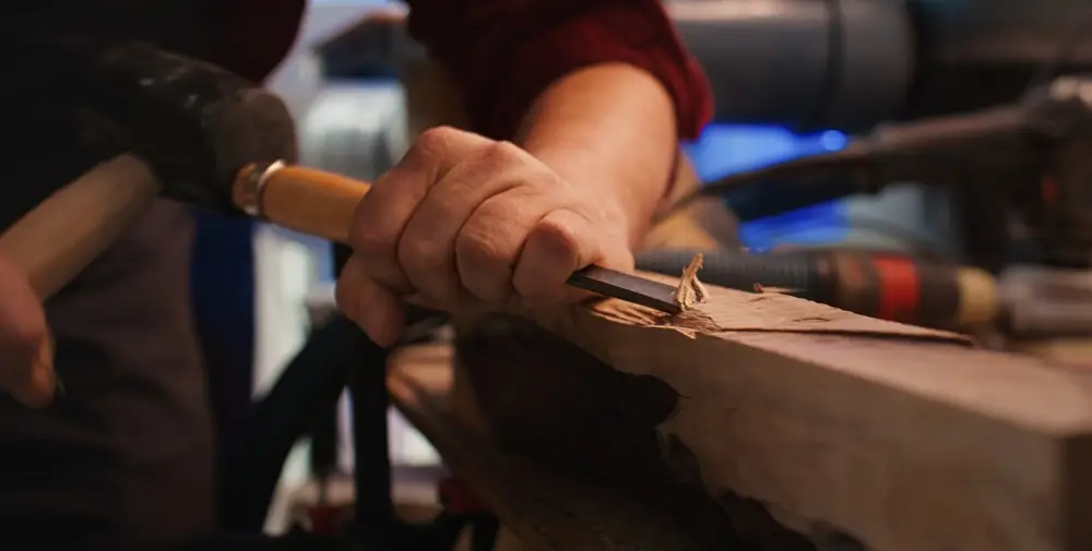 Fabrication d’un meuble en bois massif : étapes clés à suivre